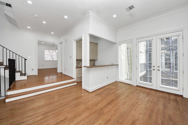 Building Photo - 2314 Dorrington St