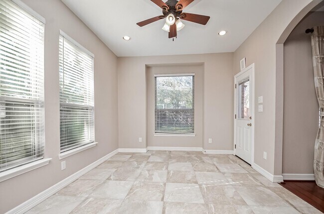Building Photo - 2218 Blue Rose Dr