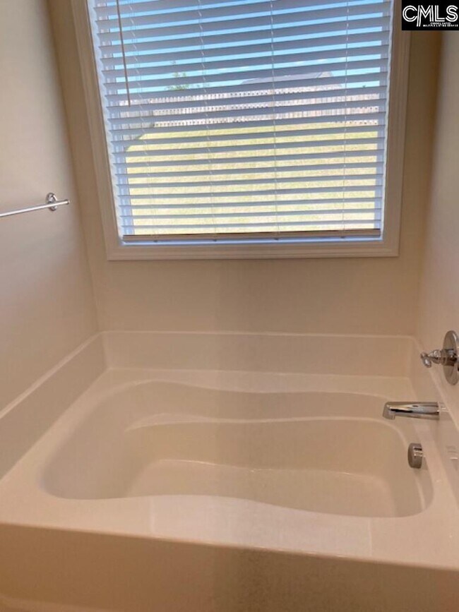 Building Photo - 712 Spring Cress Dr