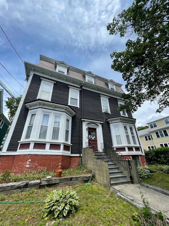 Building Photo - 11 Cameron Ave