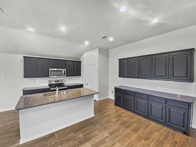 Building Photo - 10008 Ginkgo Ln