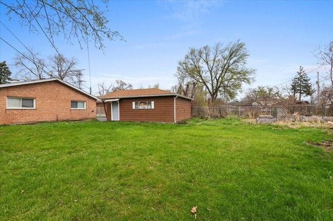 Building Photo - 1303 Balmoral Ave