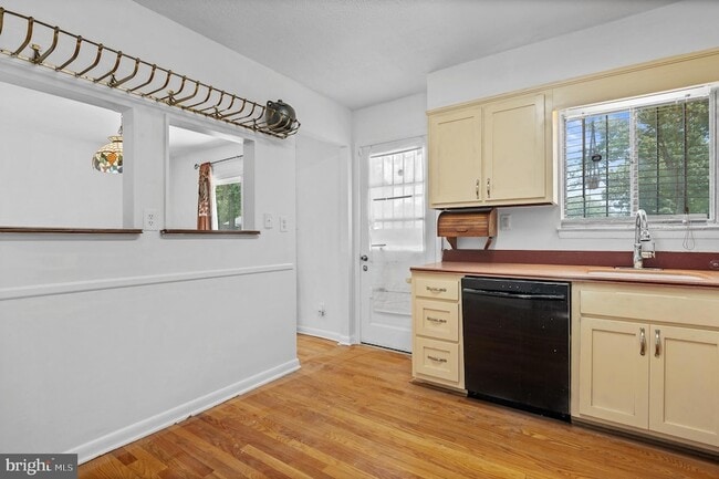 Building Photo - 6311 Barrs Ln