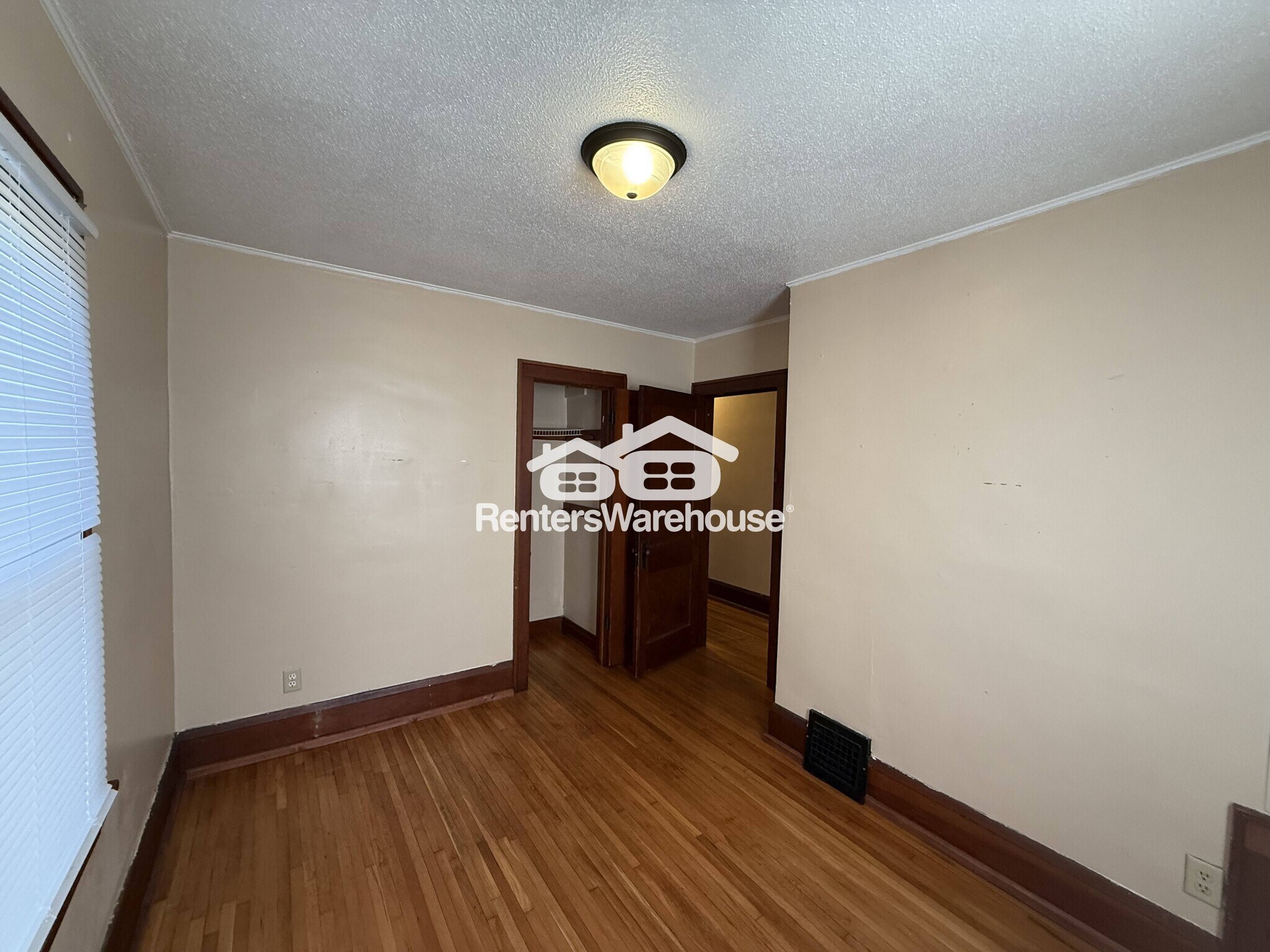 Building Photo - 991 Smith Ave S