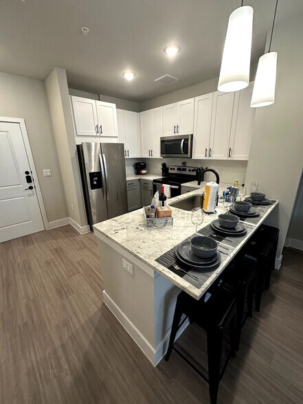 Building Photo - 13561 Anarosa Loop