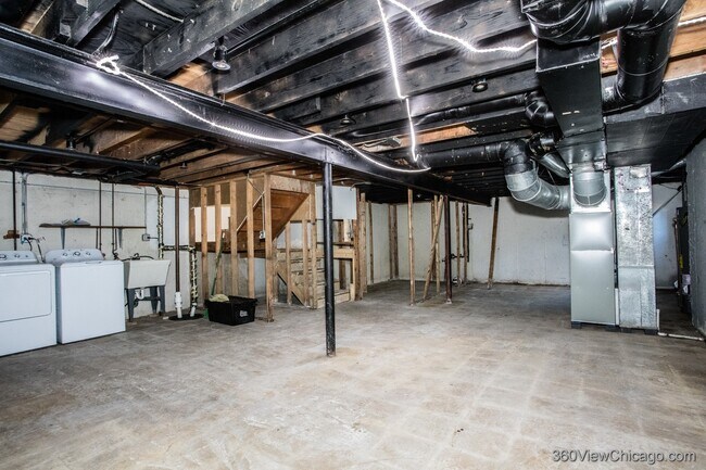 Building Photo - 14 Westwood Dr