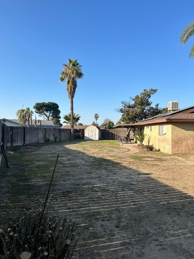 Building Photo - 3 Bedroom Home with Solar and 2-Car Garage