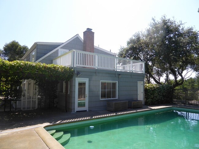 Building Photo - SPACIOUS AND SECLUDED THREE BED / TWO BATH HOME IN ROSS WITH POOL