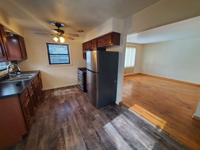 Building Photo - 3 Bedroom Single Family Ranch Home