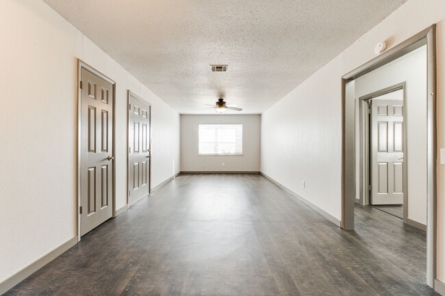 Building Photo - 14013 N Everest Ave