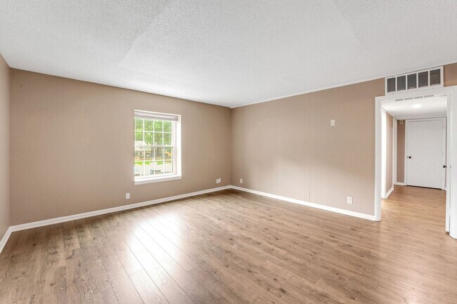 Building Photo - Charming 3BR Condo in Charlotte