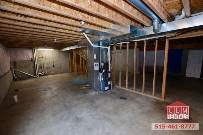 Building Photo - Wonderful DSM Ranch Home