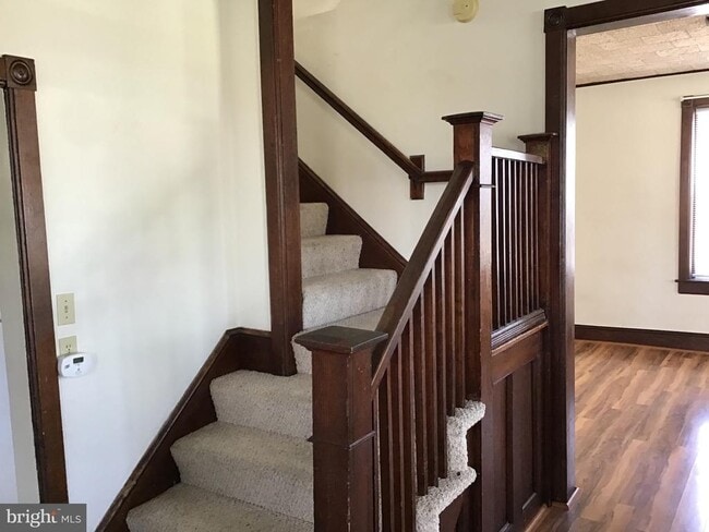 Building Photo - 1822 E Main St