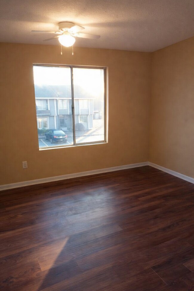 Building Photo - Coming Soon: 3 Bed, 2.5 Bath Condo