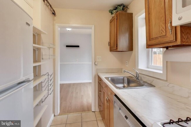 Building Photo - 903 S Irving St