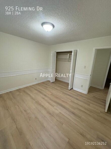 Building Photo - 925 Fleming Dr