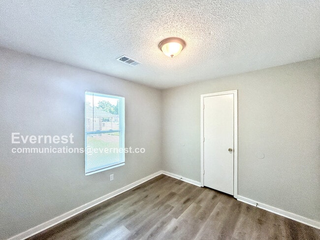 Building Photo - 3727 Kerwin Dr