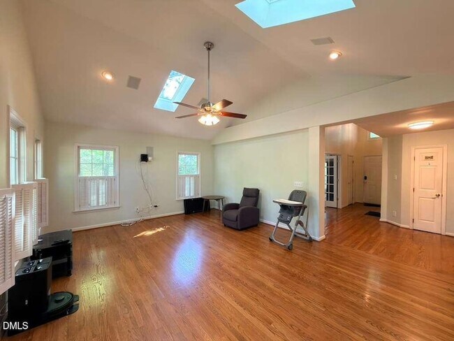 Building Photo - 109 E Seve Ct