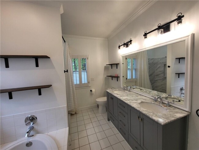 Building Photo - 1155 Davis Pl NW