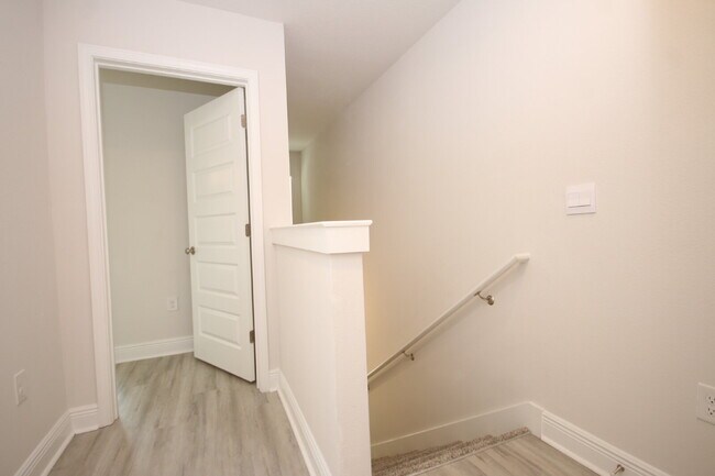 Building Photo - Pet-Friendly 3BR Townhome in Meadow Brook ...