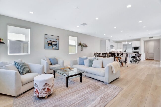 Building Photo - Amazing New Construction House!