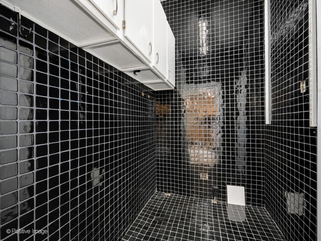 Building Photo - 1244 W Race Ave