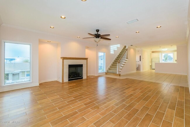 Building Photo - 1626 Strand St