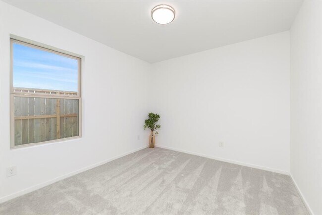 Building Photo - 1626 Red Oak Dr