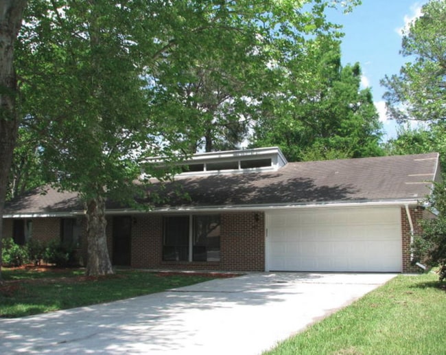 Building Photo - 1685 Farm Way