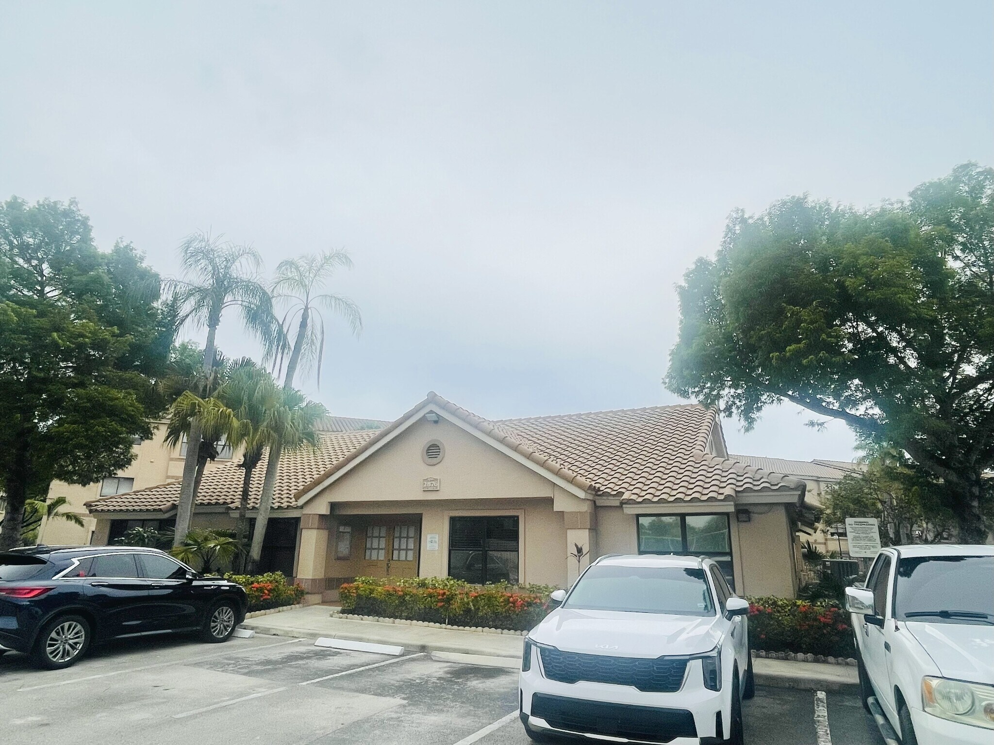 Building Photo - 2736 S University Dr