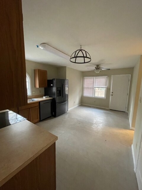Building Photo - 4028 Iron Horse Rd