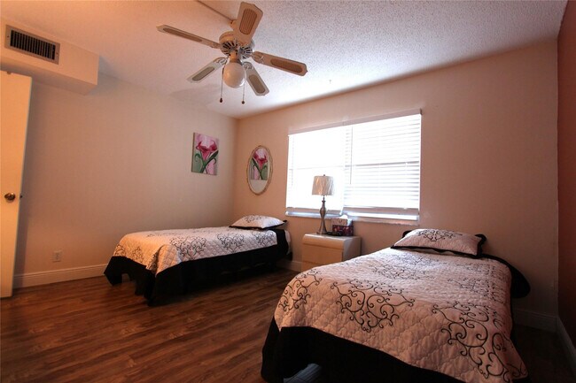 Building Photo - 3201 Portofino Point