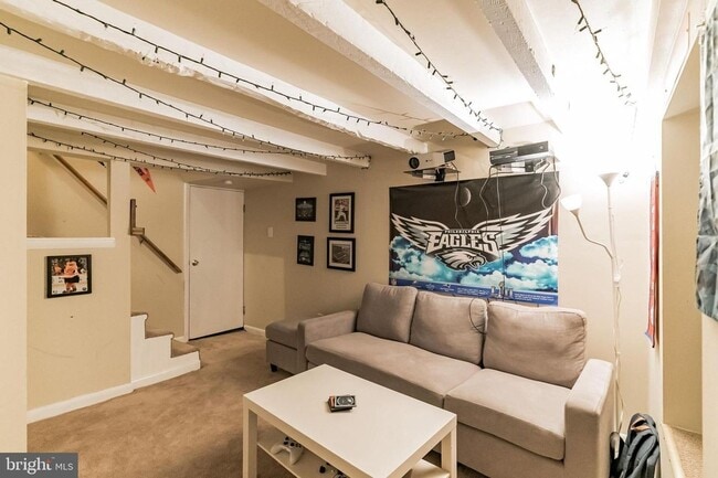 Building Photo - Spacious 3-Bedroom Home with Deck and Bonu...