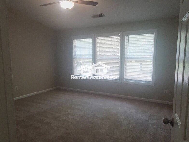 Building Photo - 2089 Lakeshore Overlook Dr