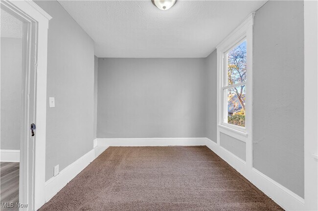 Building Photo - 2115 W 96th St