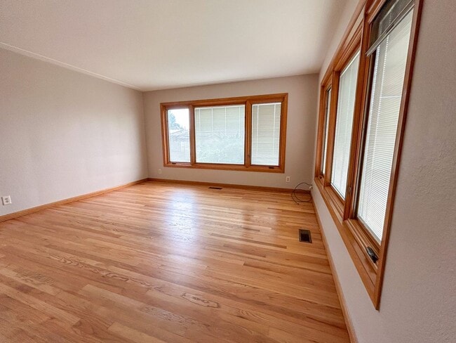 Building Photo - 1550 Corina Dr SE