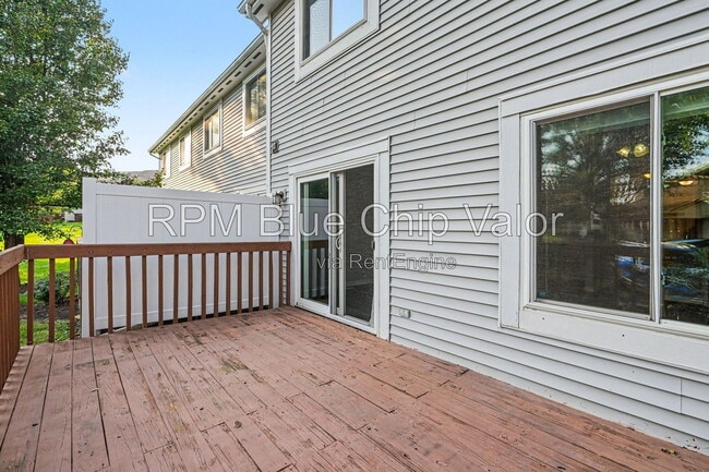 Building Photo - 5290 Bay Pointe Dr