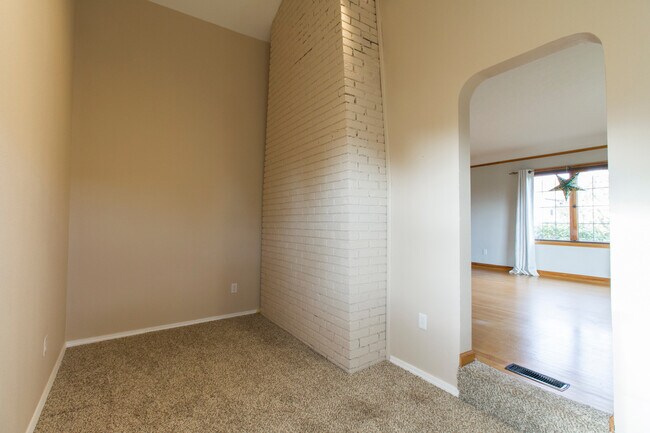 Building Photo - Rose City Park English Tudor with Stunning...