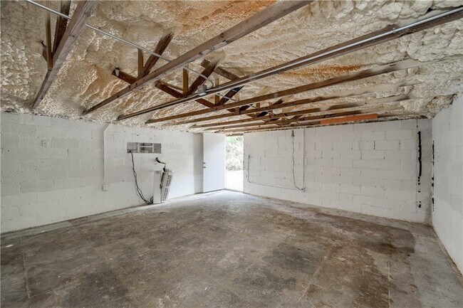 Building Photo - 4001 Maplewood Ave