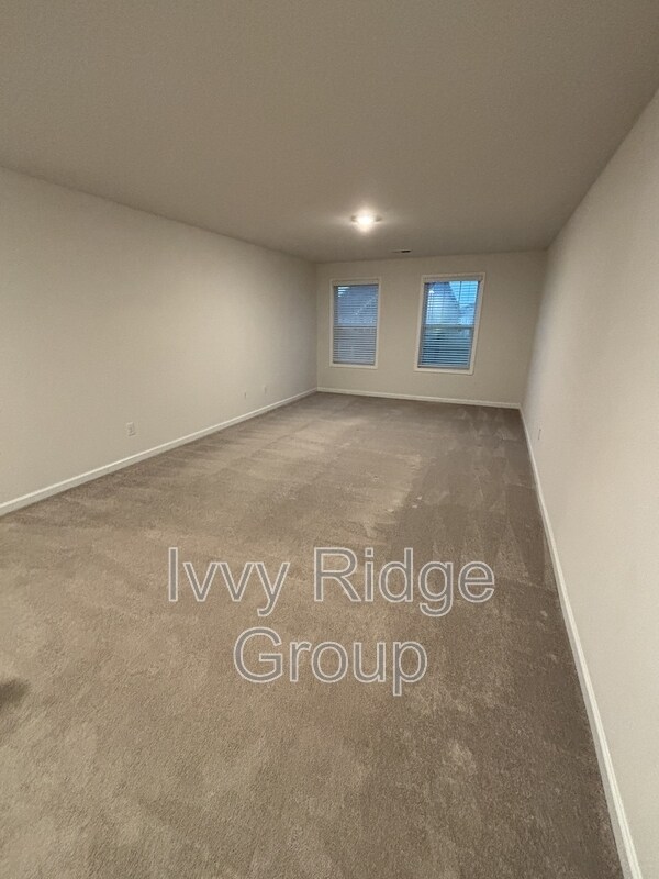 Building Photo - 4867 Tacoma Dr