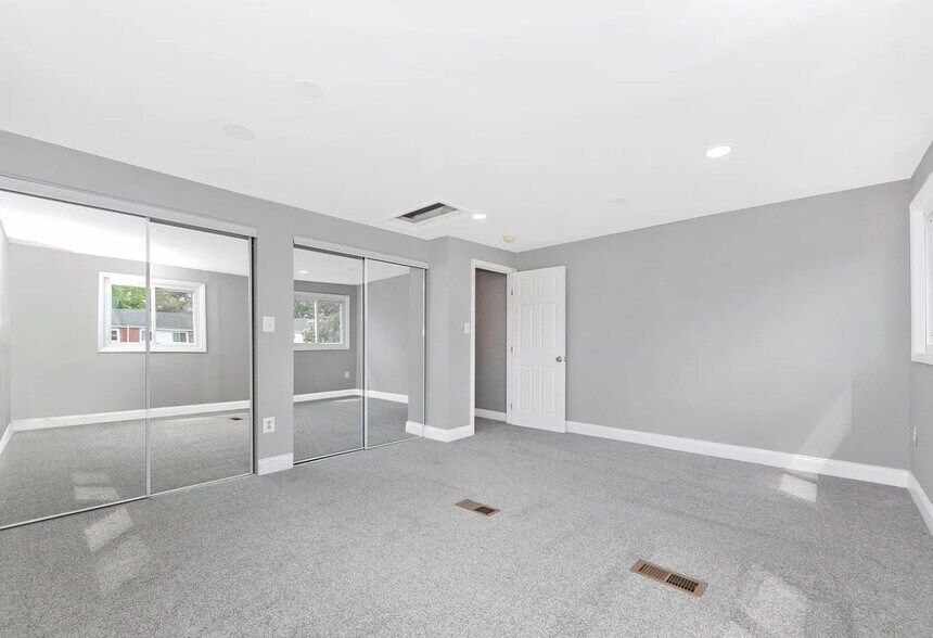 Building Photo - 2100 Ashburton St