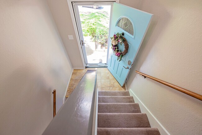 Building Photo - 413 SE Lana Ct