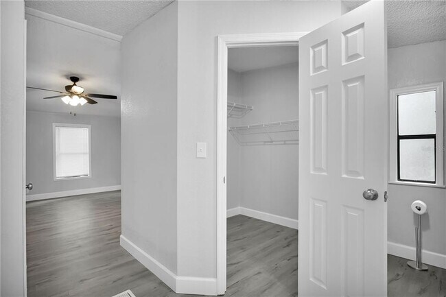 Building Photo - 10526 Bay Hills Cir