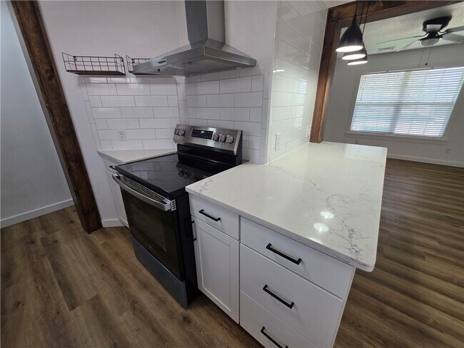 Building Photo - 2404 SE Jayel Terrace