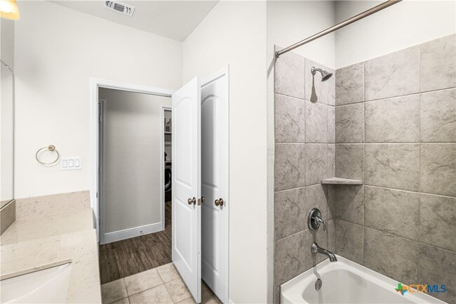 Building Photo - 2263 Bluewood St