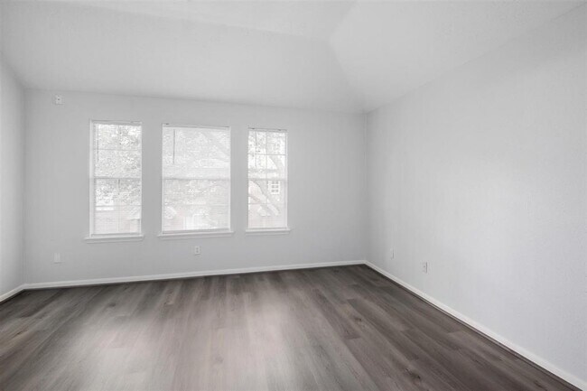 Building Photo - 1241 El Camino Village Dr