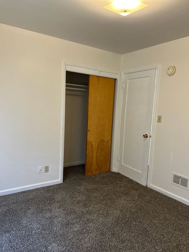 Building Photo - 3 Bedroom Apartment in Cheney