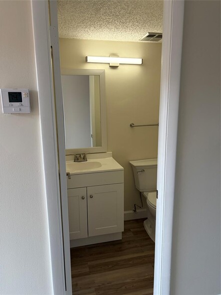 Building Photo - 408 NW 68th Ave