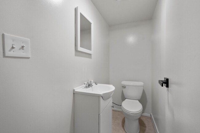 Building Photo - READY FOR MOVE IN! NEWLY RENOVATED 3 BEDRO...