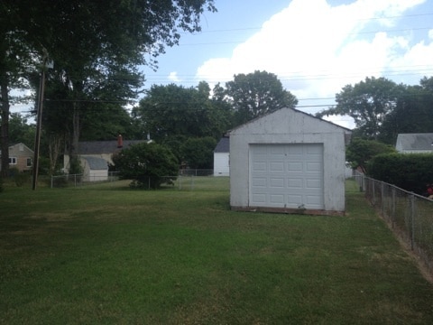 Building Photo - 515 York Ave